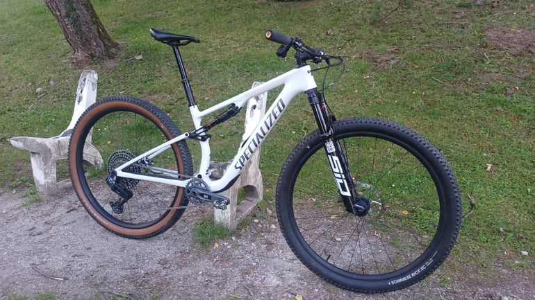 Specialized Epic 8 Taille M 2024 Mountainbike usato, Bianco — immagine 1 di 7