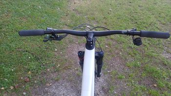 Specialized Epic 8 Taille M 2024 Mountainbike usato, Bianco — immagine 3 di 7