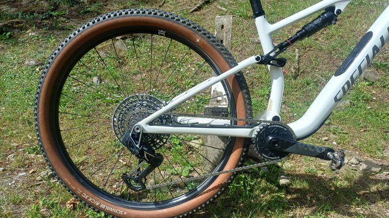 Used Specialized Epic 8 Taille M 2024 Mountainbike, White — image 2 of 8