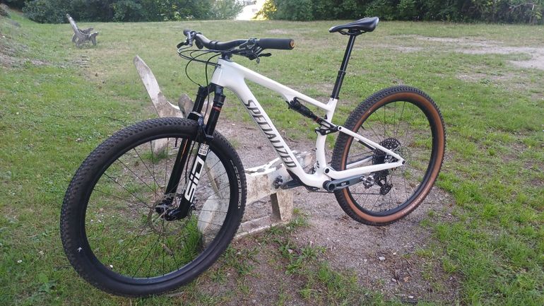 Specialized Epic 8 Taille M 2024 Mountainbike usato, Bianco — immagine 4 di 7