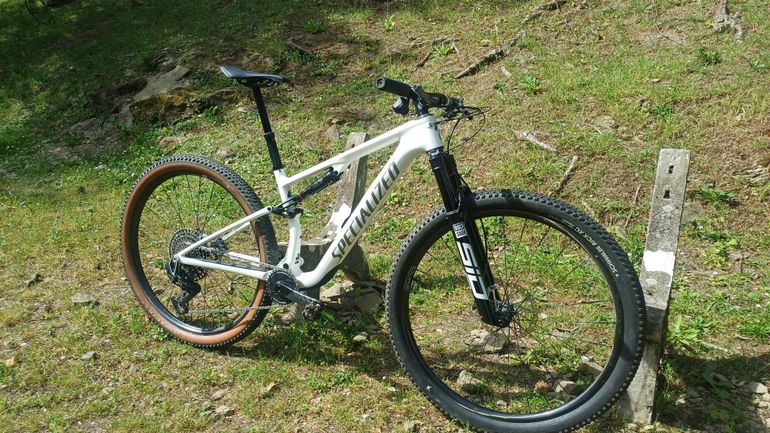 Used Specialized Epic 8 Taille M 2024 Mountainbike, White — image 3 of 8