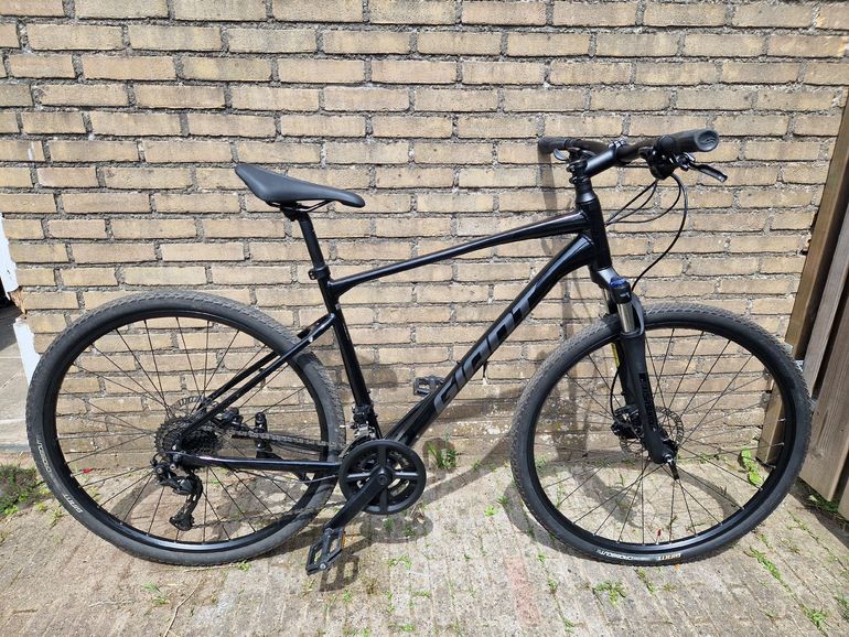 Used Giant Roam 2 Disc 2022 2022 Urban, Black — image 1 of 4