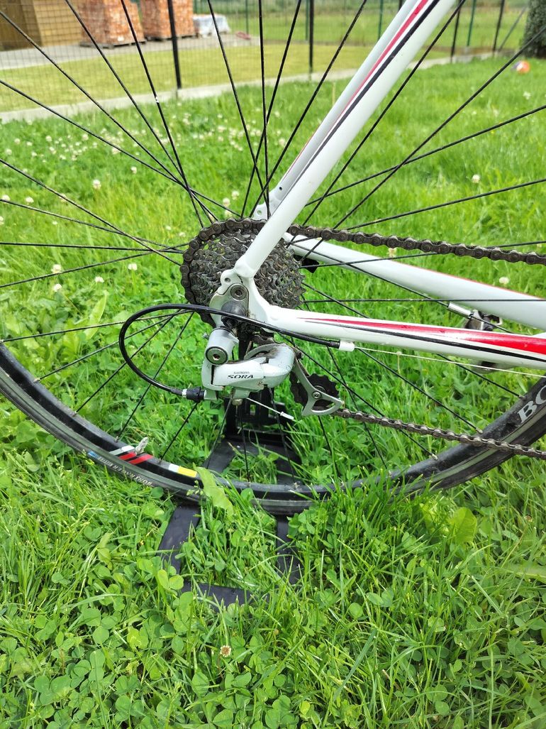 Used Trek 1.2 Shimano Sora 2010 Road & Gravel, White — image 3 of 8