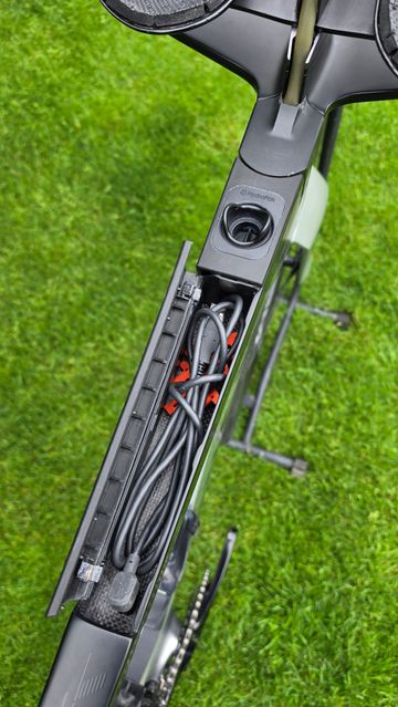 Gebrauchtes Canyon Speedmax CFR Disc Di2 2021 2021 Road & Gravel, Hellgrau — Bild 9 von 29