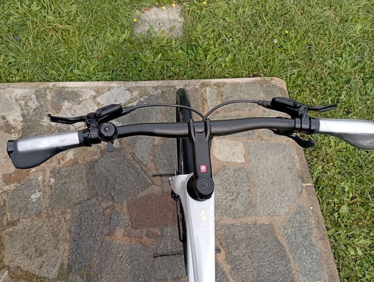 Used Trek FX Sport 4 2022 2022 Urban, White — image 7 of 7