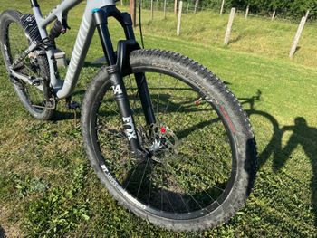 Used Specialized Epic EVO 2021 2021 Mountainbike, Light Gray, 29 — image 4 of 11
