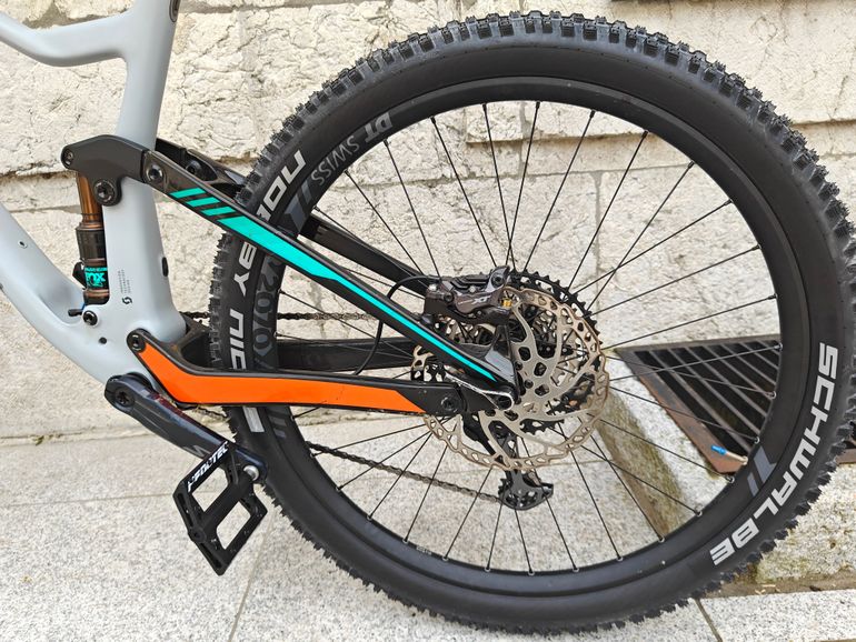 Used Scott Genius 920 2022 2022 Mountainbike, Light Gray, 29 — image 3 of 6