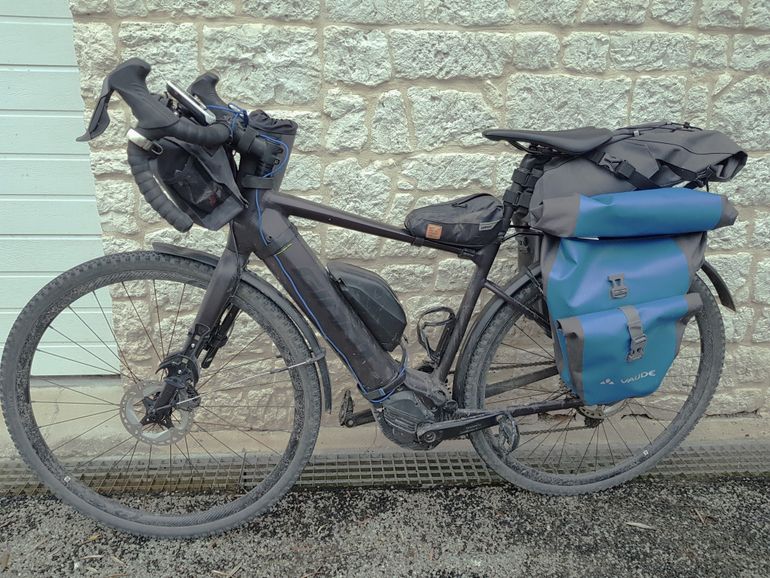 Used Giant Revolt E+ 2022 2022 Road & Gravel, Light Gray — image 2 of 15