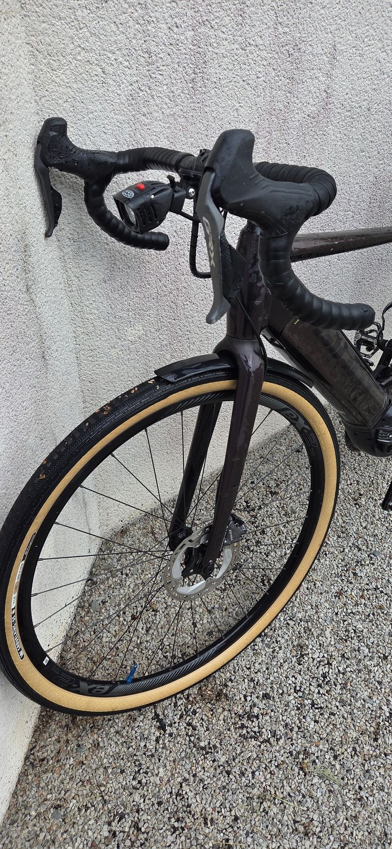 Used Giant Revolt E+ 2022 2022 Road & Gravel, Light Gray — image 3 of 15