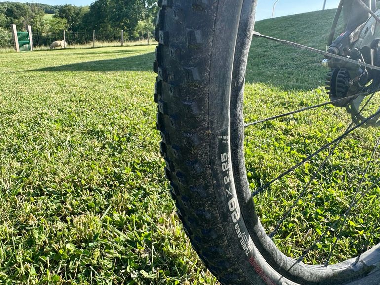 Used Canyon LUX Shimano Deore XT 2018 Mountainbike, Blue — image 8 of 10