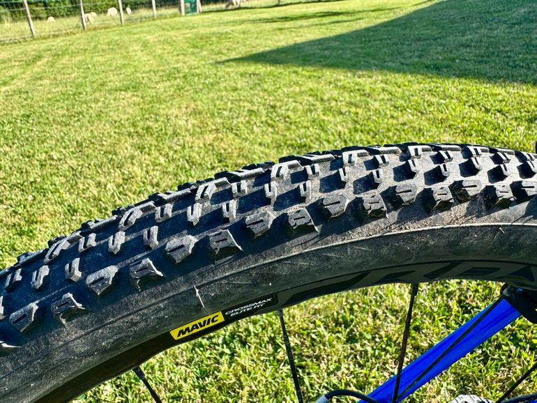 Used Canyon LUX Shimano Deore XT 2018 Mountainbike, Blue — image 9 of 10