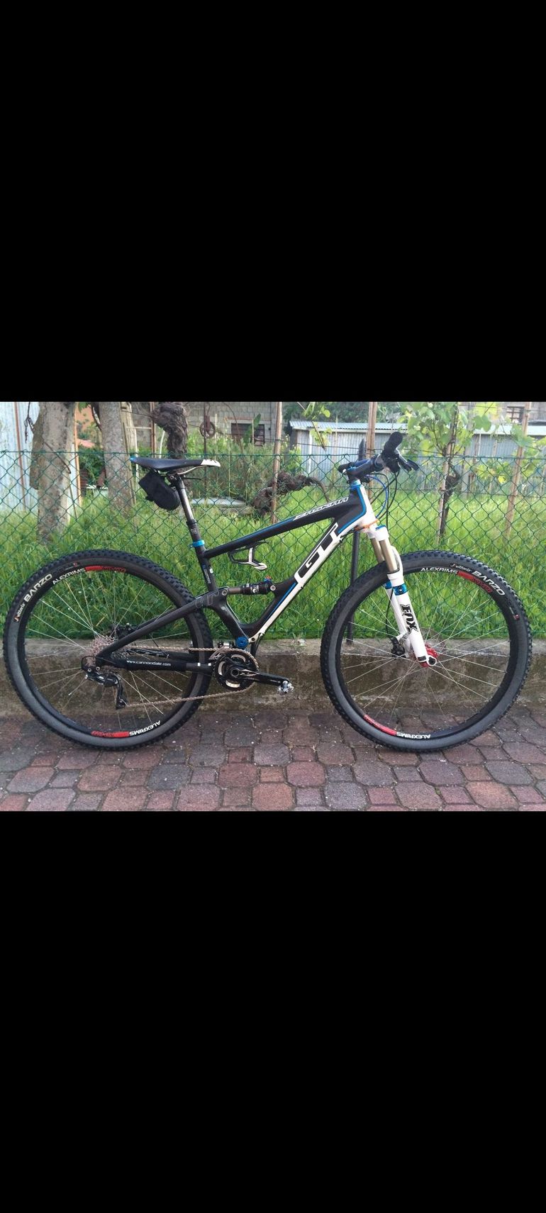 Used GT 100 9R CARBON TEAM 2015 Mountainbike, Blau — image 1 of 4