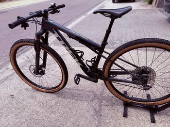 Used Trek Supercaliber SL 9.6 Gen 2 2024 2024 Mountainbike, Light Gray, 29 — image 3 of 3