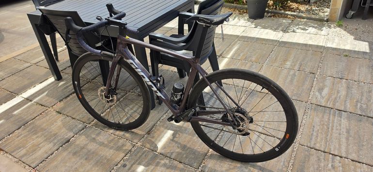 Used Giant TCR Advanced Pro, Disc 1 AR 2023 2023 Road & Gravel, Purple — image 2 of 3