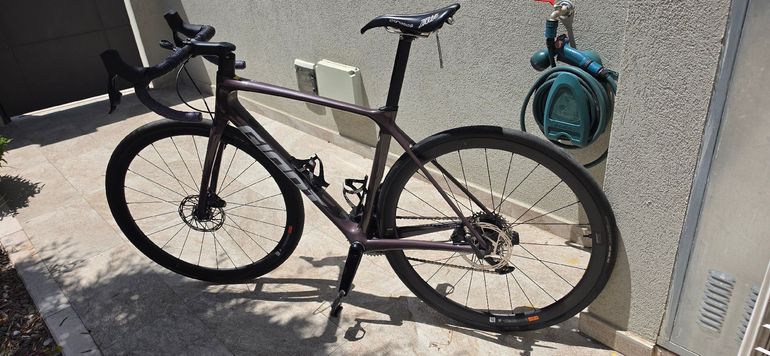 Used Giant TCR Advanced Pro, Disc 1 AR 2023 2023 Road & Gravel, Purple — image 1 of 3