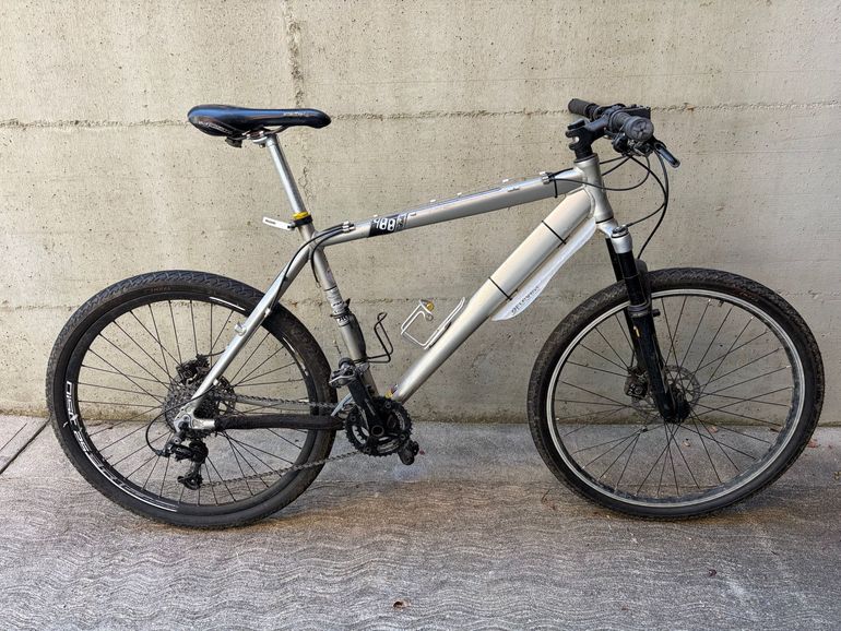 Used Carraro Carraro Custom Shimano Deore 2006 Mountainbike, Light Gray — image 1 of 6