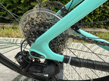 Used Bianchi Sprint - 105 Di2 2022 2022 Road & Gravel, White — image 3 of 4