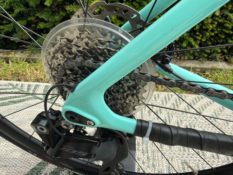 Used Bianchi Sprint - 105 Di2 2022 2022 Road & Gravel, White — image 3 of 4
