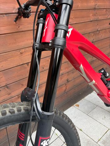 Used YT Industries TUES 29 CF Pro 2019 2019 Mountainbike, Red, 29 — image 8 of 9