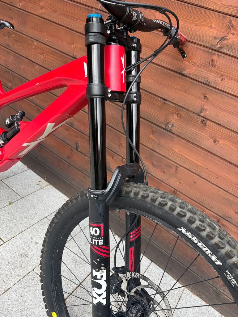 Used YT Industries TUES 29 CF Pro 2019 2019 Mountainbike, Red, 29 — image 4 of 9