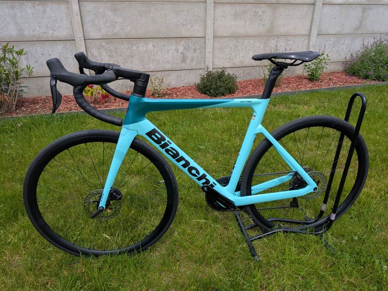 Used Bianchi Oltre Shimano 105 Di2 2026 Road & Gravel, Green — image 1 of 11