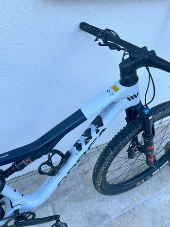 Used Orbea OIZ M10 AXS 2024 2024 Mountainbike, White, 29 — image 7 of 9
