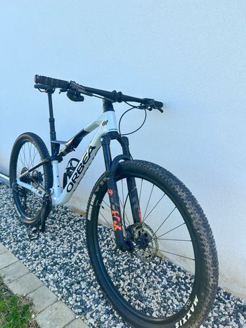 Used Orbea OIZ M10 AXS 2024 2024 Mountainbike, White, 29 — image 3 of 9