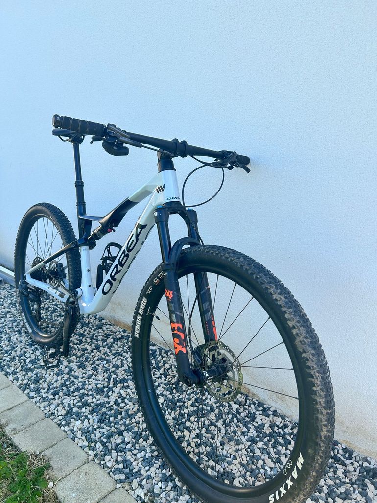 Used Orbea OIZ M10 AXS 2024 2024 Mountainbike, White, 29 — image 3 of 9