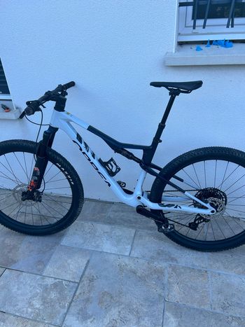 Used Orbea OIZ M10 AXS 2024 2024 Mountainbike, White, 29 — image 8 of 9