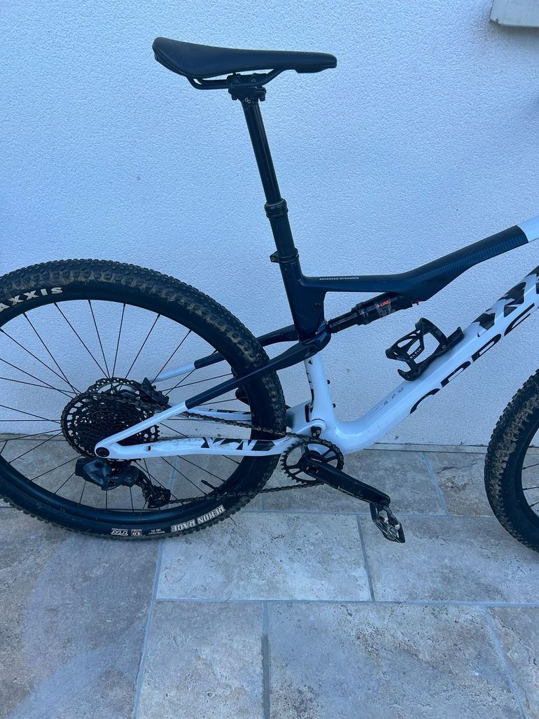 Used Orbea OIZ M10 AXS 2024 2024 Mountainbike, White, 29 — image 6 of 9
