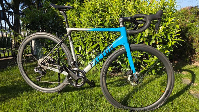 Used Factor O2 Shimano Ultegra Di2 8170 2023 2023 Road & Gravel, Blue — image 1 of 8