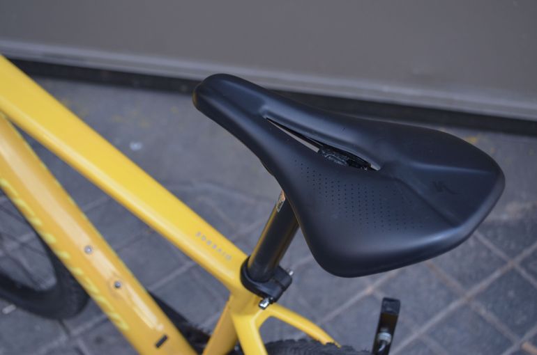 Used Specialized Diverge Sport Carbon 2020 2020 Road & Gravel, White — image 27 of 37