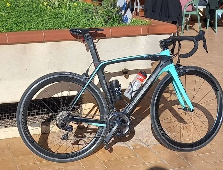 Used Bianchi Oltre XR3 Ultegra 2019 2019 Road & Gravel — image 1 of 12