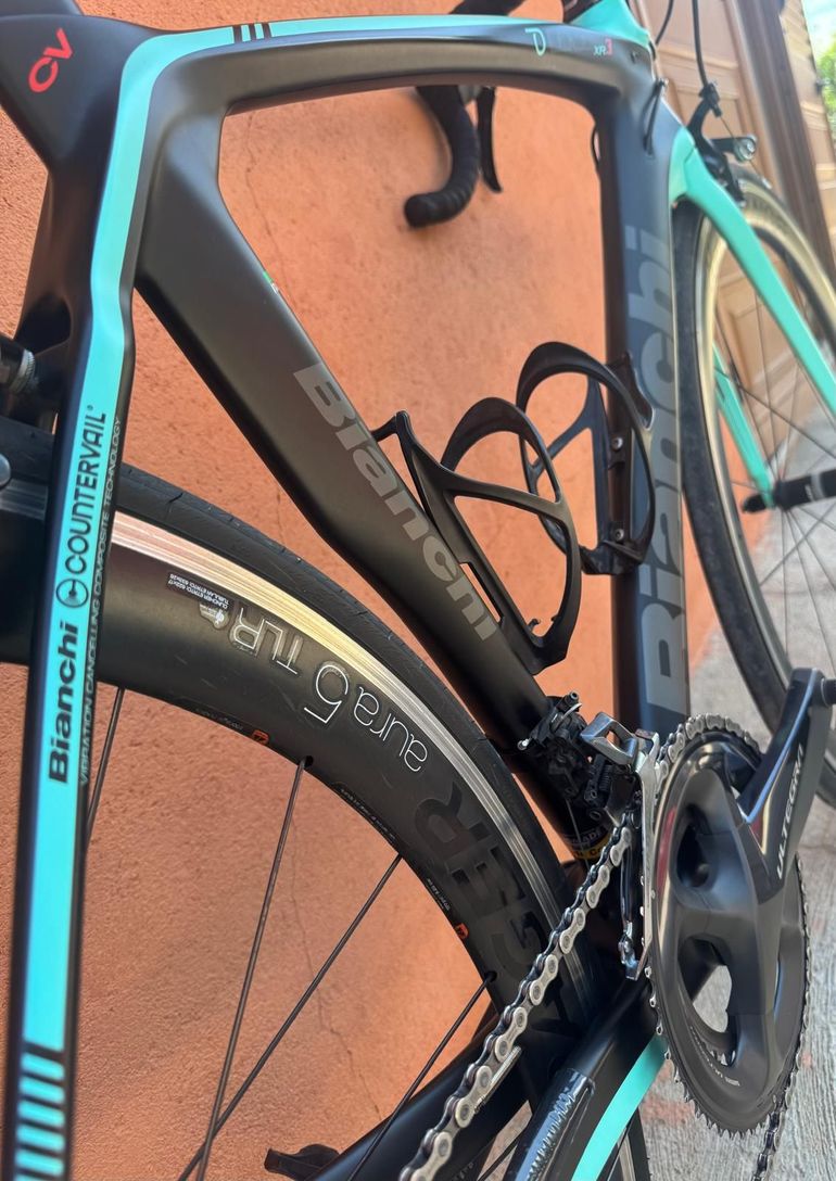 Used Bianchi Oltre XR3 Ultegra 2019 2019 Road & Gravel — image 5 of 12