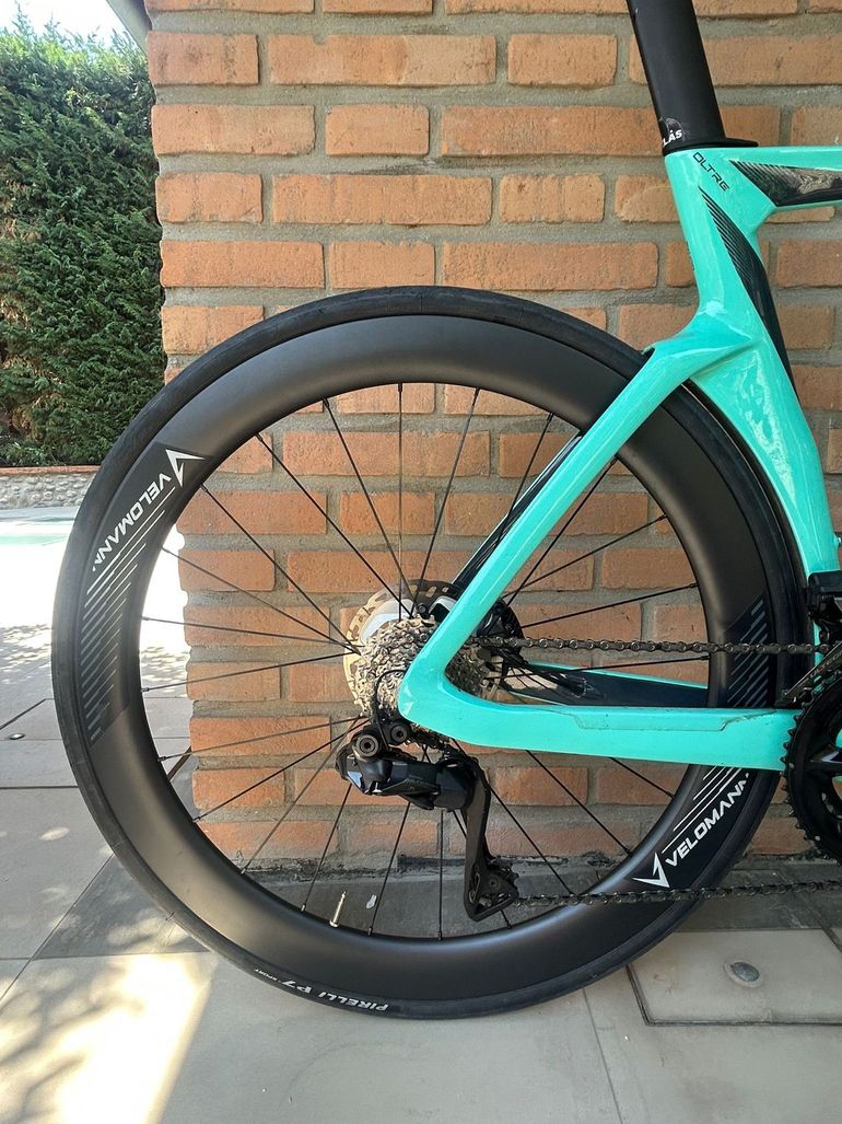 Used Bianchi Oltre Comp Ultegra Di2 2025 2025 Road & Gravel, Blue — image 3 of 7