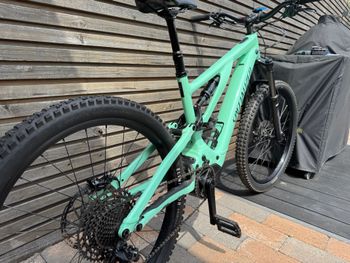 Used Specialized Turbo Levo Alloy 2022 2022 Mountainbike, Verde — image 5 of 22
