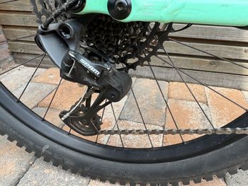 Used Specialized Turbo Levo Alloy 2022 2022 Mountainbike, Verde — image 7 of 22