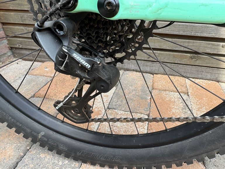 Used Specialized Turbo Levo Alloy 2022 2022 Mountainbike, Verde — image 7 of 22
