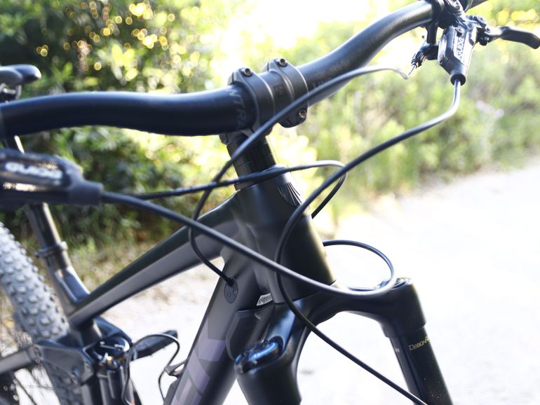 Used Trek Slash 8 2020 2020 Mountainbike, Black, 29 — image 3 of 14