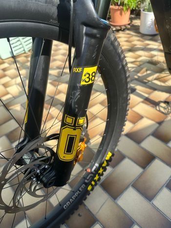 Used Mondraker DUNE XR 2024 2024 Mountainbike, Orange, 29, 27.5 — image 9 of 17
