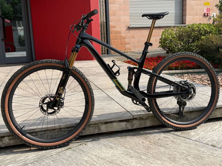 Used Trek Top Fuel 9.9 XTR Di2 Gen 4 2026 2026 Mountainbike, Black, 27.5, 29 — image 2 of 27