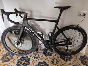 Used Whistle Vareo 2025 Road & Gravel, Black — image 2 of 3