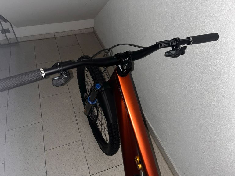 Used Specialized Stumpjumper 15 Öhlins Coil 2025 2025 Mountainbike, Red, 29, 27.5 — image 11 of 20
