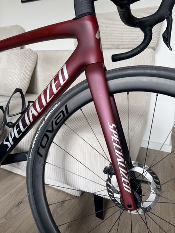 Used Specialized Tarmac SL7 Expert 2022 2022 Road & Gravel, Red — image 7 of 10
