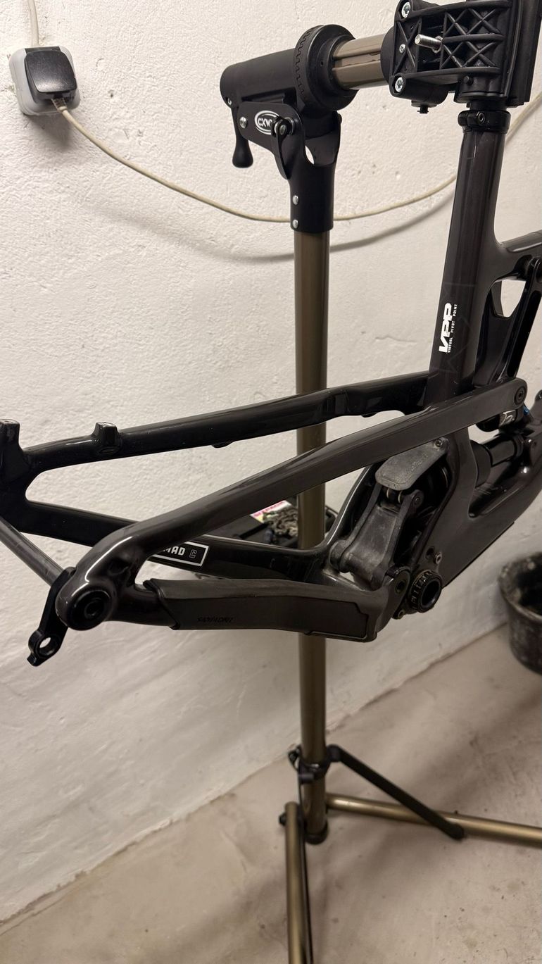 Used Santa Cruz Nomad R / Carbon C / 27.5 2020 Frameset 2020 Mountainbike, Black, 27.5 — image 10 of 14