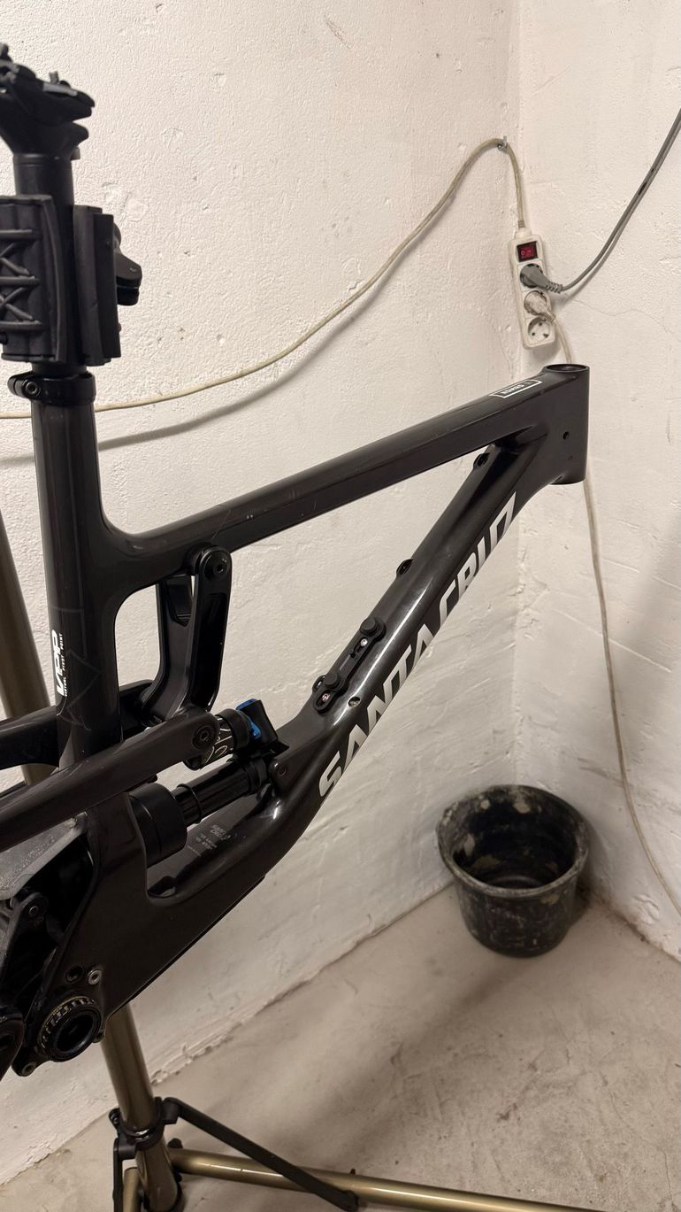 Used Santa Cruz Nomad R / Carbon C / 27.5 2020 Frameset 2020 Mountainbike, Black, 27.5 — image 11 of 14