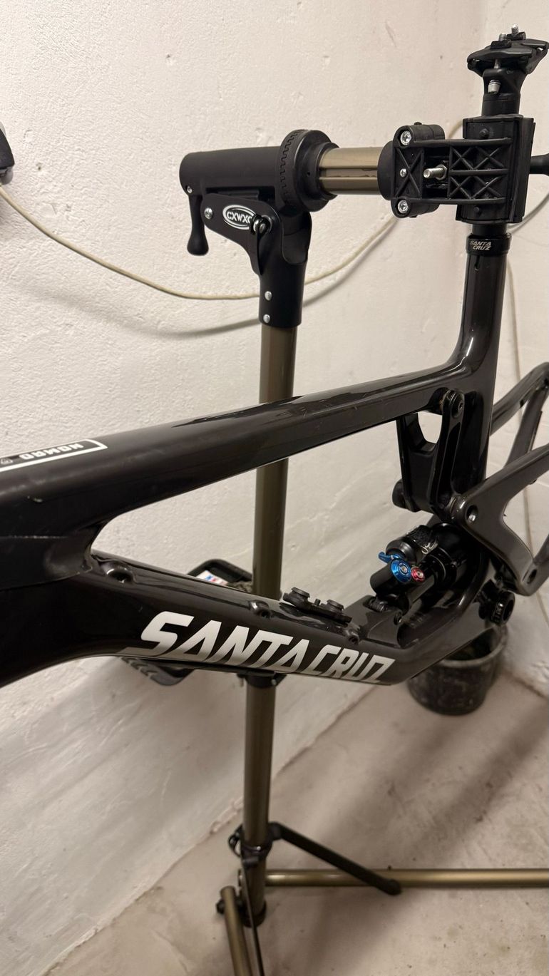 Used Santa Cruz Nomad R / Carbon C / 27.5 2020 Frameset 2020 Mountainbike, Black, 27.5 — image 2 of 14