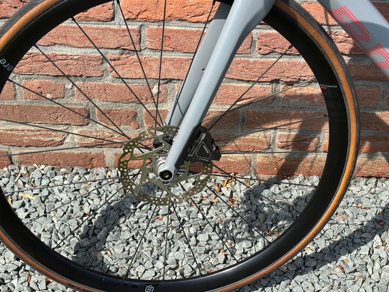 Used BMC Roadmachine 02 THREE 2020 2020 Road & Gravel, Hellgrau — image 8 of 14