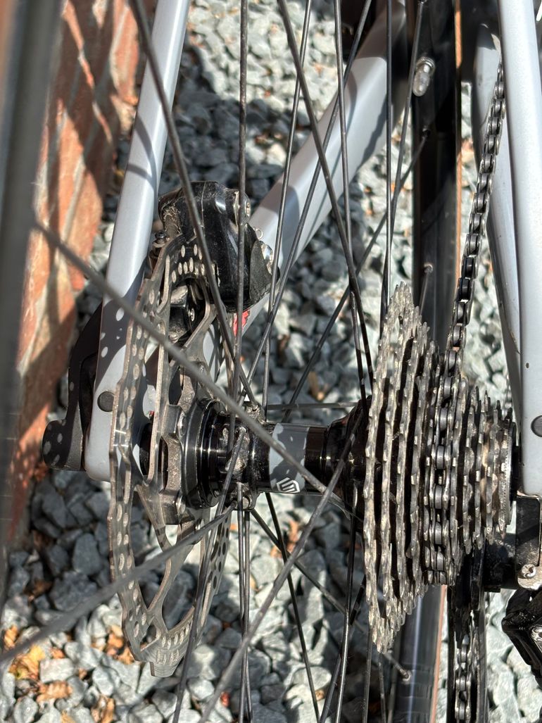 Used BMC Roadmachine 02 THREE 2020 2020 Road & Gravel, Hellgrau — image 3 of 14