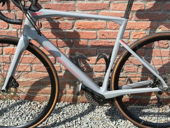 Used BMC Roadmachine 02 THREE 2020 2020 Road & Gravel, Hellgrau — image 6 of 14
